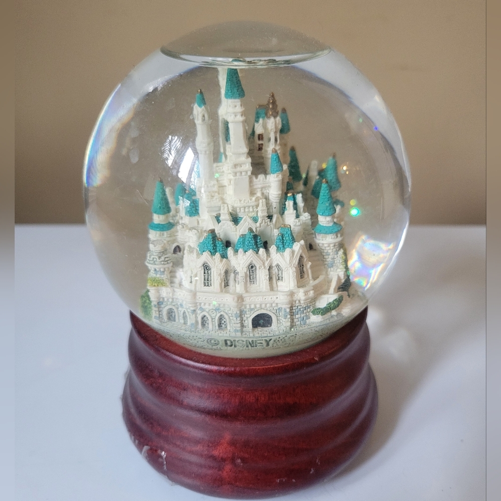 Cinderella's Castle Music Box Snow Globe - Picture 3 of 6